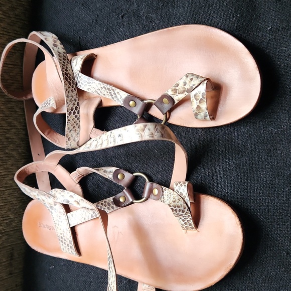 Sandles - Picture 2 of 3